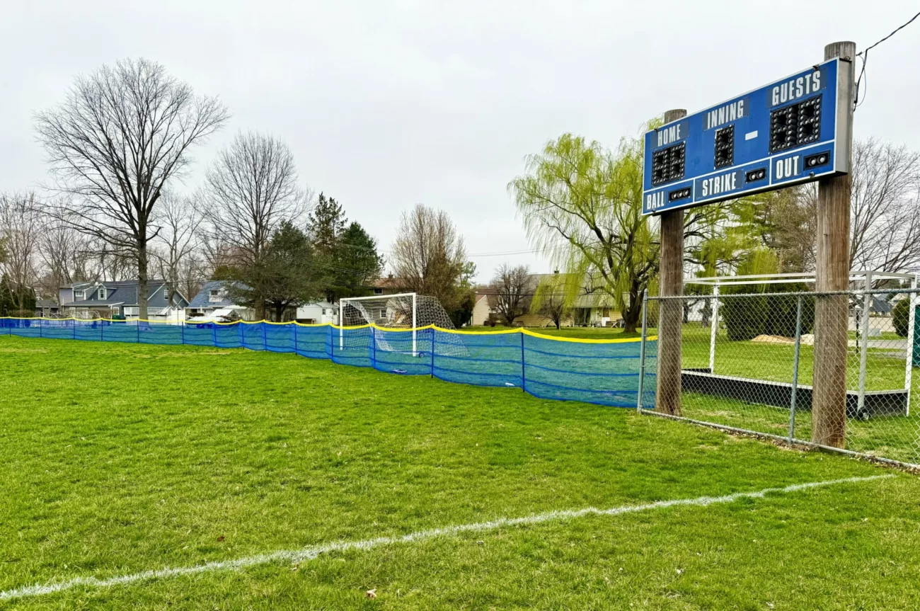 portable outfield fencing for baseball field